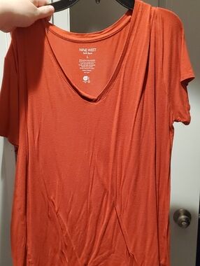 Nine West Rust Orange V-Neck Short Sleeve Tee